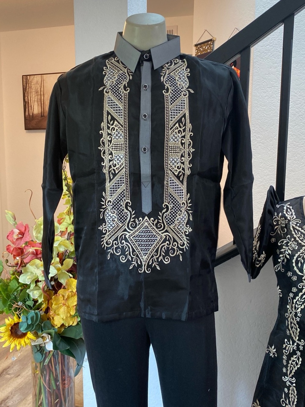 Men's Black Barong Tagalog Embroidered Dress Shirt with Contrast Placket